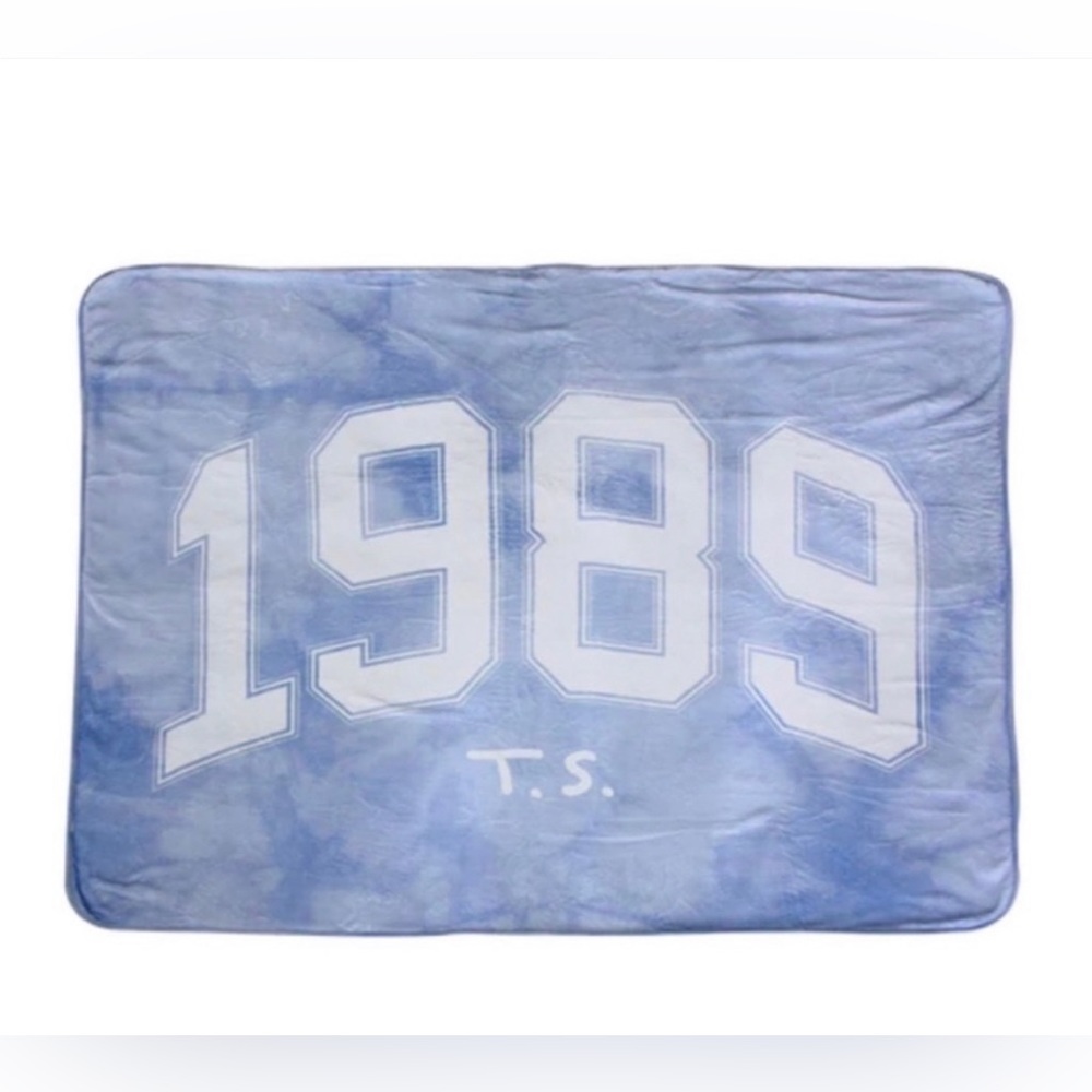 NWT 1989 Taylor Swift Blanket